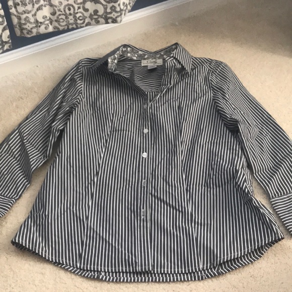 Size medium grey and white stripe button up - Picture 1 of 2